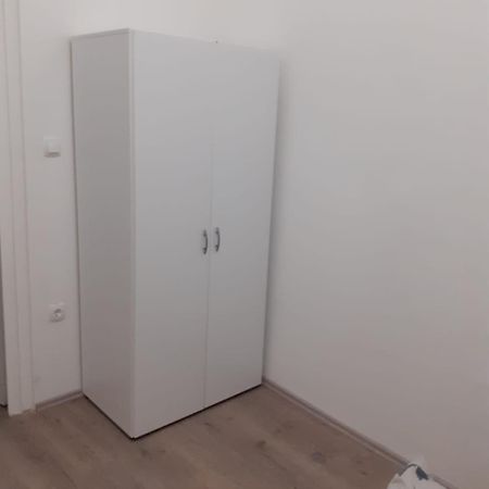 Fantomas*** City Center Apartments No2 3Bedroom + Living Room 松博特海伊 外观 照片