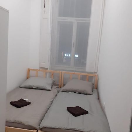 Fantomas*** City Center Apartments No2 3Bedroom + Living Room 松博特海伊 外观 照片